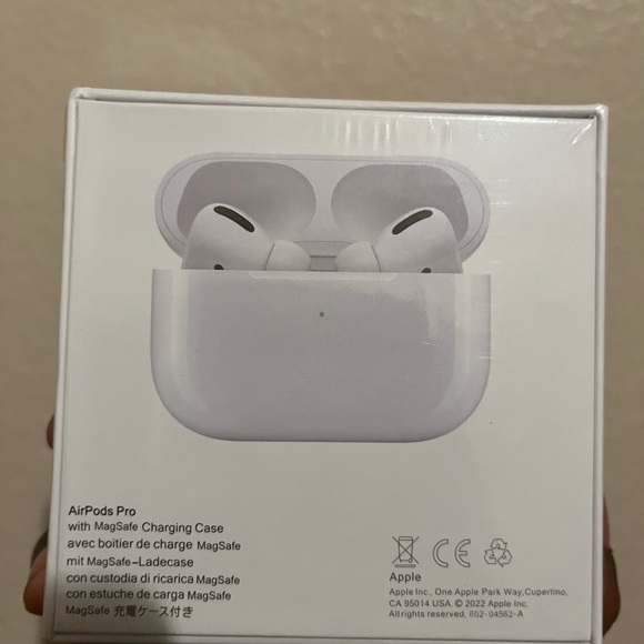 AirPod Pros gen 2 - Picture 2 of 5